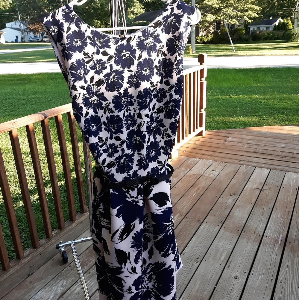 Sleeveless pink and navy below knee short dress